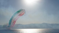 L'omaggio tricolore della Pattuglia Acrobatica Nazionale alla Città Metropolitana di Reggio Calabria